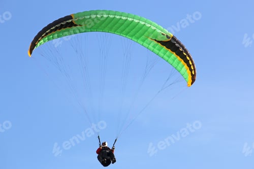 Preview: Paraglider Flying