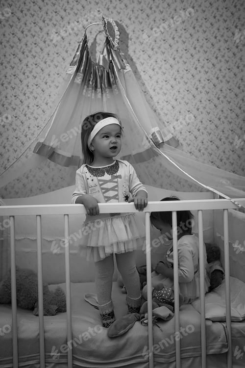 Preview: A Young Family With Twins Girls In The New Year'S Holiday