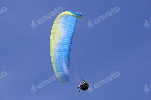 Preview: Paraglider Flying