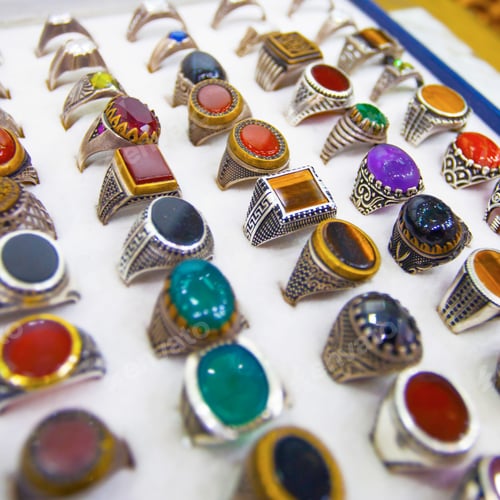 Preview: Colourful Rings In The Jewellery Market