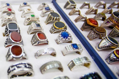 Preview: Colourful Rings In The Jewellery Market
