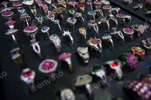 Preview: Colourful Rings In The Jewellery Market