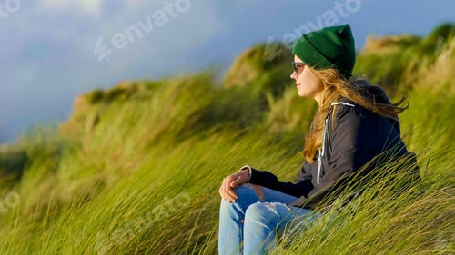 Preview: Pretty Girl Sits At The Ocean On Sunset