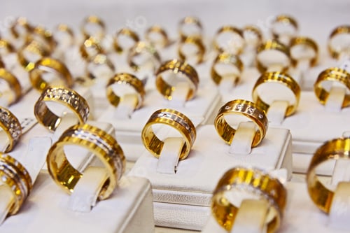 Preview: Colourful Rings In The Jewellery Market