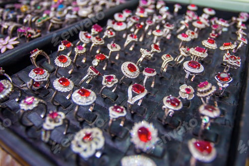 Preview: Colourful Rings With Red Stones In The Jewellery Market