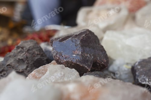 Preview: Lump Of Himalayan Mineral Pink Salt On The Market
