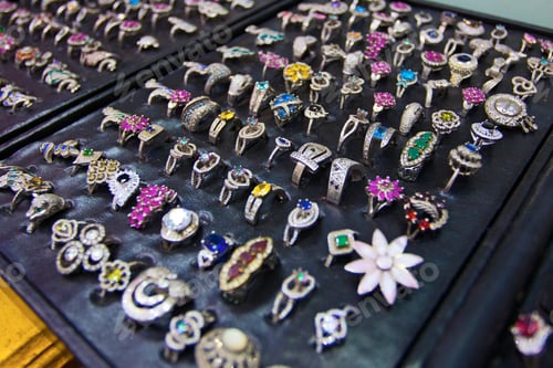 Preview: Colourful Rings In The Jewellery Market