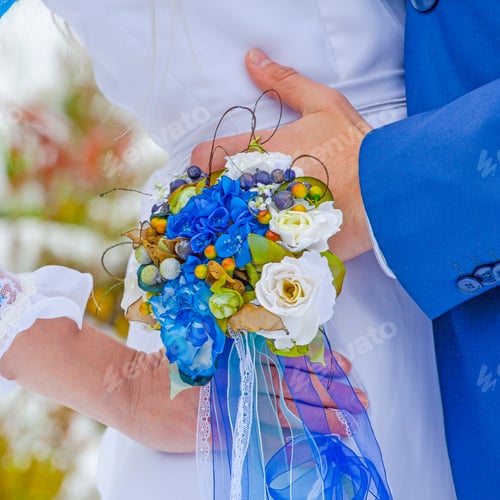 Preview: Wedding Bouquet With Blue Flowers In The Bride'S Hands