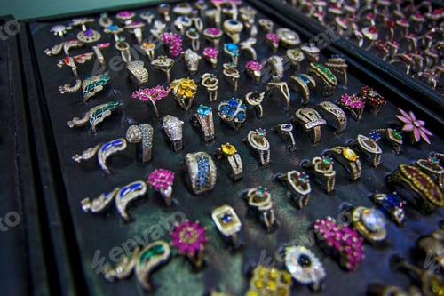 Preview: Colourful Rings In The Jewellery Market