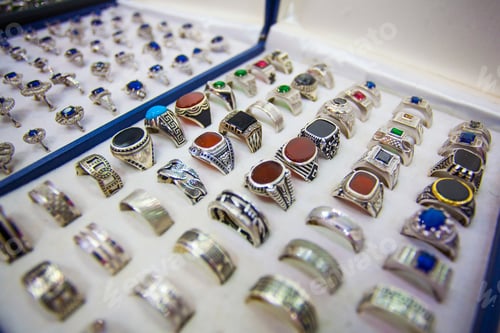 Preview: Colourful Rings In The Jewellery Market