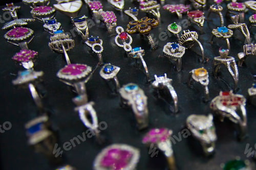 Preview: Colourful Rings In The Jewellery Market