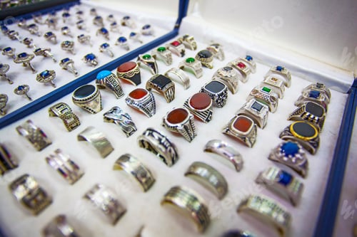 Preview: Colourful Rings In The Jewellery Market