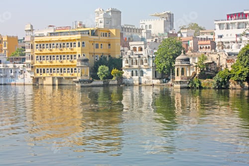 Preview: Beautiful Building On The Lake In Udaipur, India