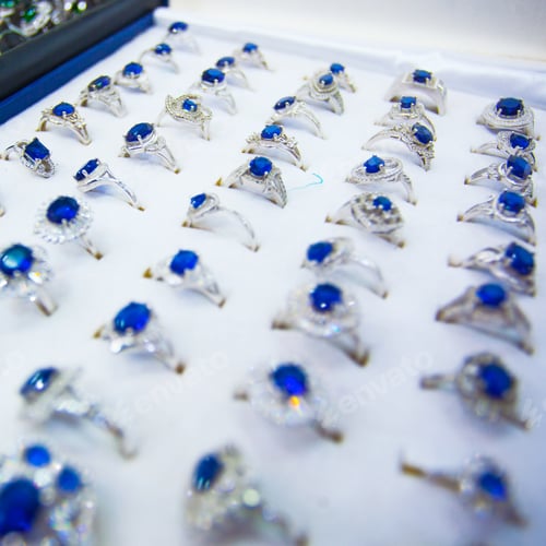 Preview: Colourful Rings With Blue Stones In The Jewellery Market