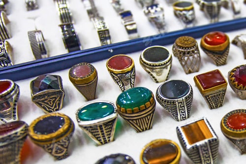 Preview: Colourful Rings In The Jewellery Market