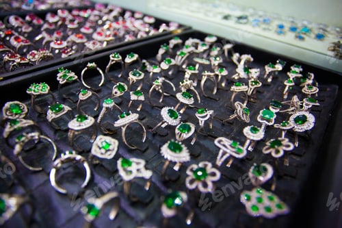 Preview: Colourful Rings With Green Stones In The Jewellery Market