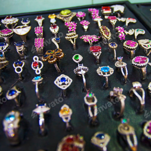 Preview: Colourful Rings In The Jewellery Market