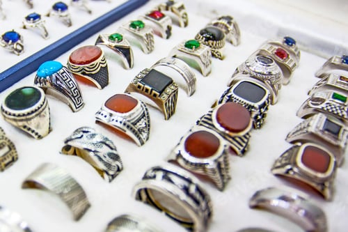 Preview: Colourful Rings In The Jewellery Market