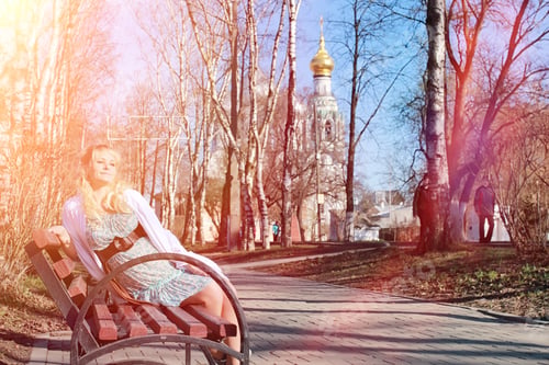 Vista previa: Pregnant Girl On A Walk In The Park. Girl With A Belly In The City Park. Future Mom Is Walking In