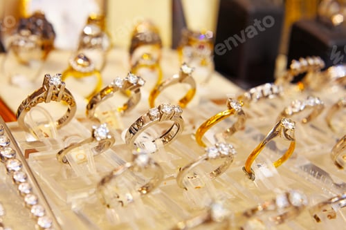 Preview: Colourful Rings In The Jewellery Market