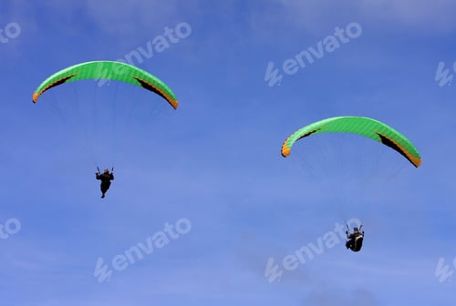 Preview: Paragliders