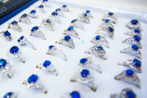 Preview: Colourful Rings With Blue Stones In The Jewellery Market