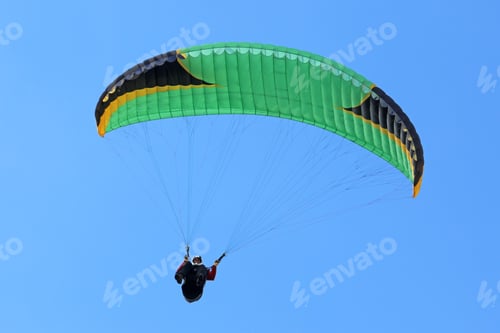 Preview: Paraglider Flying