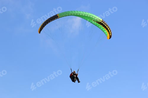 Preview: Paraglider Flying