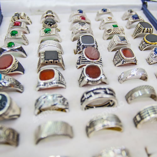 Preview: Colourful Rings In The Jewellery Market