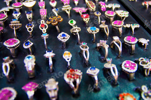 Preview: Colourful Rings In The Jewellery Market