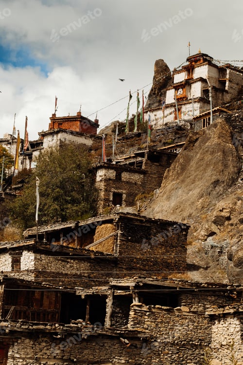 Vista previa: Traditional Stone Build Village Of Manang. Mountains In The Background. Annapurna Region, Nepal.