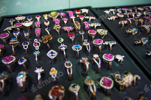 Preview: Colourful Rings In The Jewellery Market