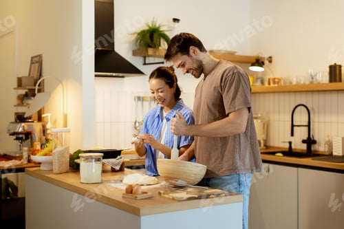 Preview: Cooking together in a cozy kitchen: joy and laughter between cultures
