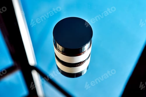Preview: Skincare cosmetic jar promoting skin barrier repair