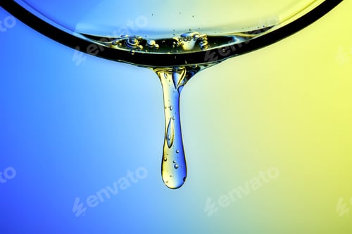 Preview: Clear hyaluronic serum dripping, showing hydration technology