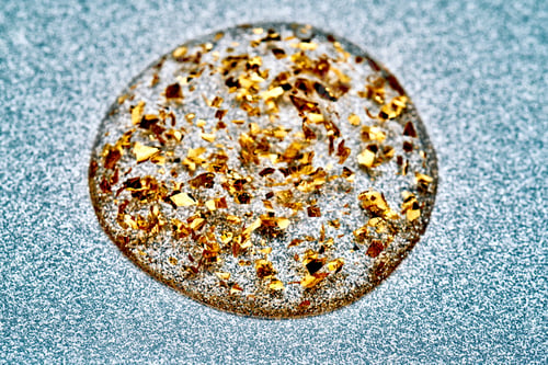 Preview: Clear liquid drop filled with glittering gold leaf