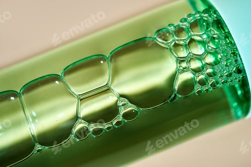 Preview: Green cosmetic serum with active refreshing bubbles