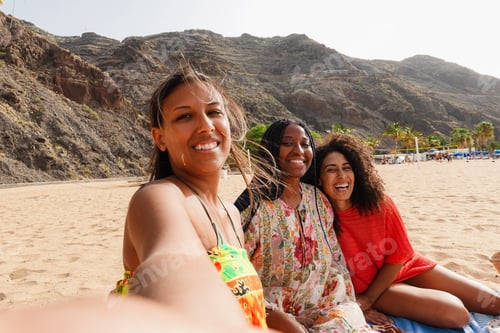 Preview: Multiracial young women having fun on the beach during summer vacation