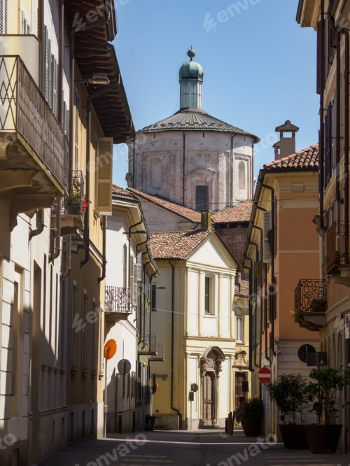 Preview: Old buildings along via Battaggio in Lodi, Italy