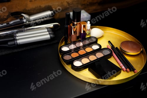 Preview: Close up makeup brushes and cosmetics on the table in the beauty salon.