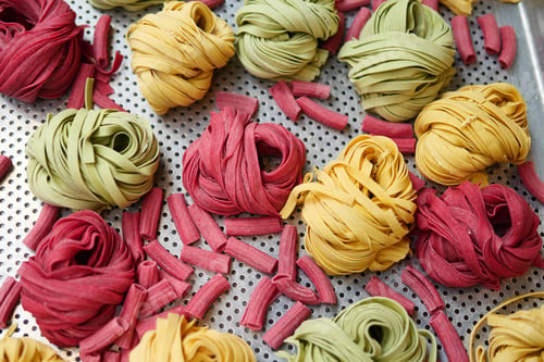 Preview: Fresh pasta shapes in a kitchen setting on a tray