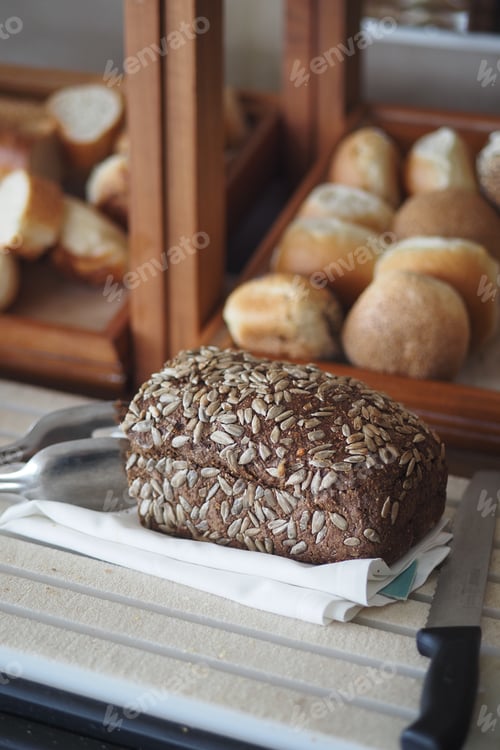 Preview: Freshly baked bread with seeds on display in a bakery
