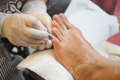 Preview: Foot care treatment takes place in a salon setting