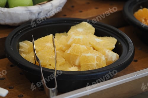 Preview: Sliced yellow fruit in a bowl on a wooden counter