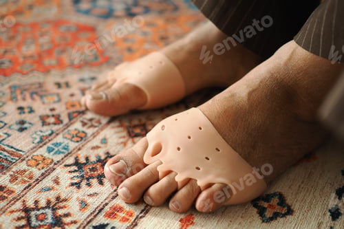 Preview: Person wearing toe soft gel pad designed to alleviate foot pain