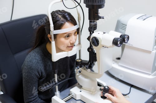 Preview: Woman checking her eyesight during clinic examination