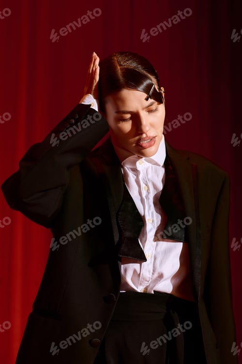 Preview: Expressing emotion in a beautiful theatrical setting with passionate young artist