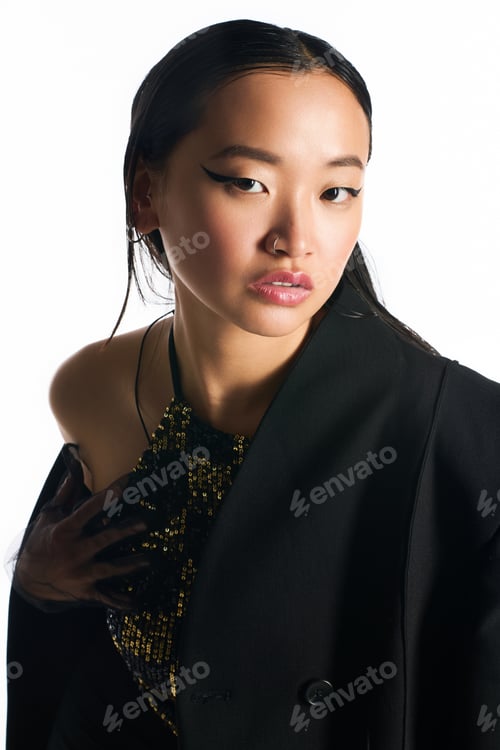 Preview: Elegant young woman showcases fashion sense in studio