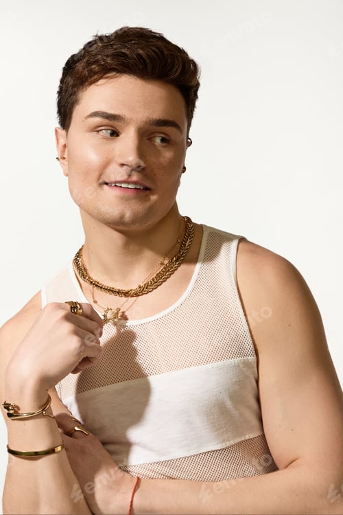 Preview: Stylish young man enjoying summer vibes with a trendy outfit and dazzling jewelry
