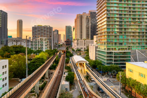 Preview: Urban railroad for public transit lines stretches across Miami